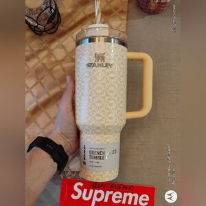 Stanley Butter Sunflower 40oz BNWT - In Hand Ships Fast
